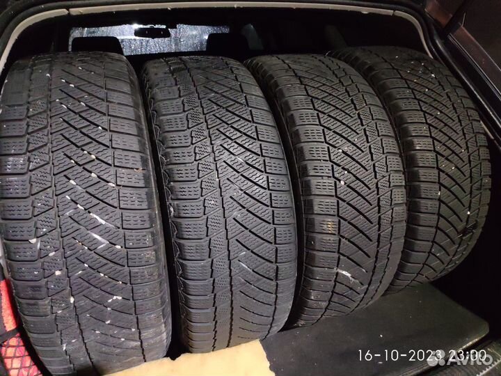 Continental ContiVikingContact 6 205/55 R16 94T