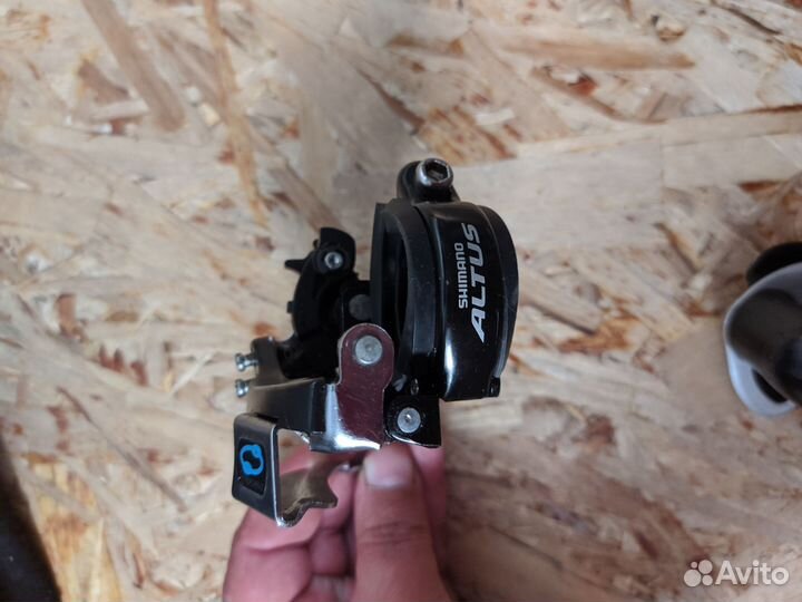 Передний переключатель shimano Altus