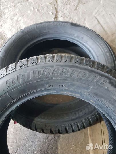 Bridgestone Blizzak LM-001 215/65 R17