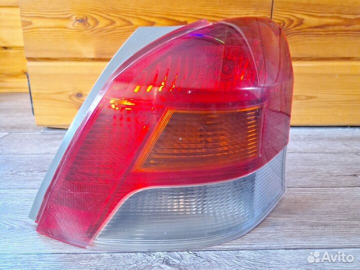 Стоп сигнал пр.фара пр.фара лев.Toyota vitz