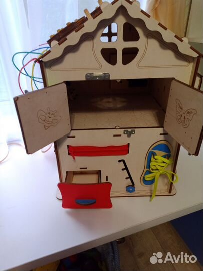 Бизиборд домик