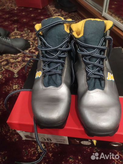 Лыжные ботинки 36р