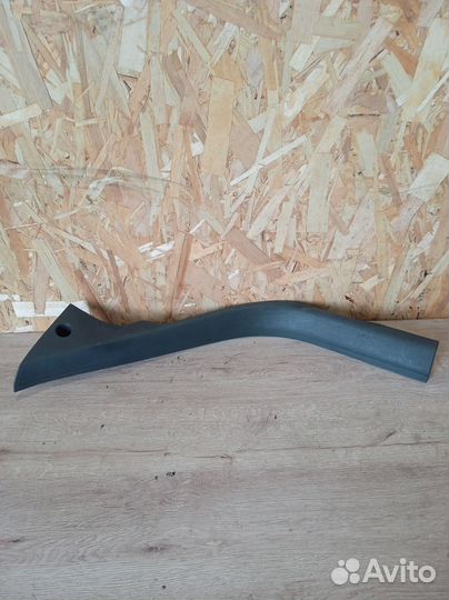 Накладка порога задняя правая Ford Kuga 1