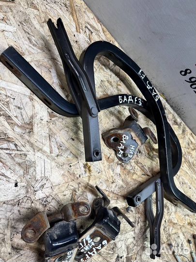 Петли петля двери багажника Byd f3 bud bad бад ф3