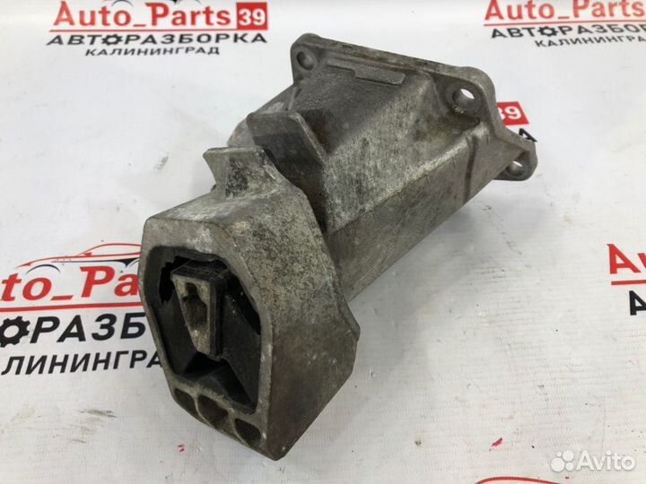 Кронштейн МКПП правый Audi A6 C4 4A 2.5 1991-1997