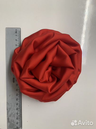 Брошь роза из шелка ручная работа