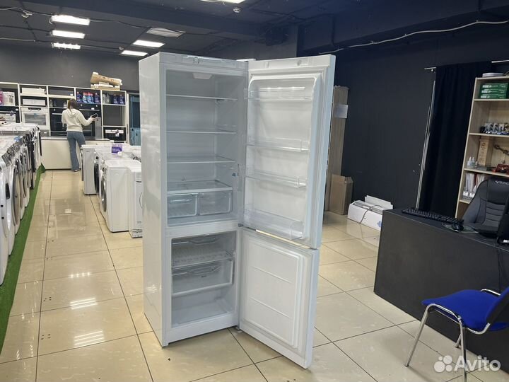 Холодильник indesit