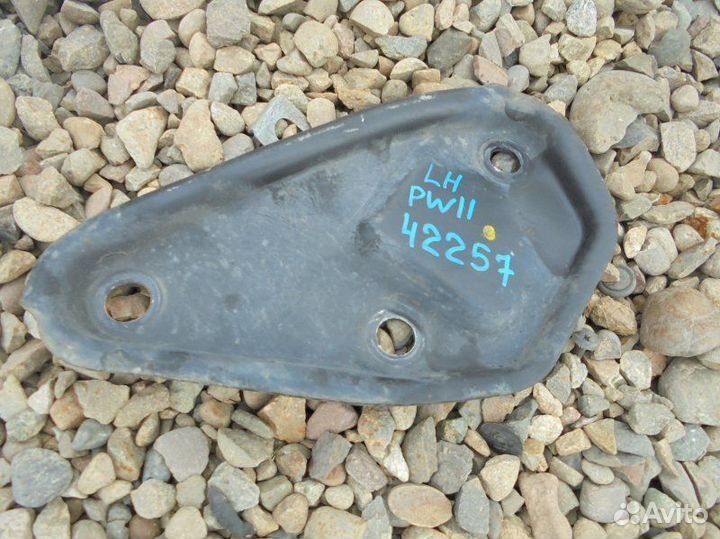 Крепление рычага переднее левое Nissan Avenir PW11