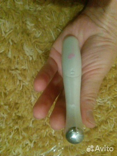 Прибор по уходу за кожей около глаз