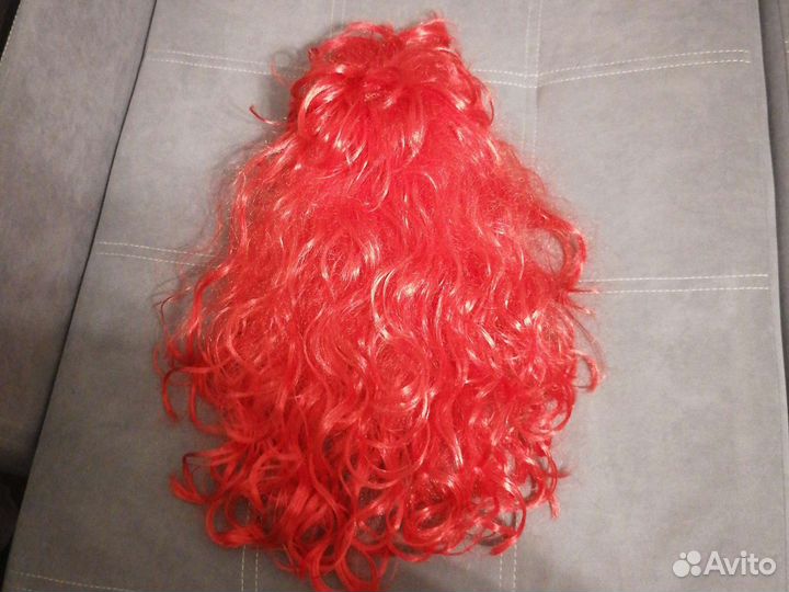 Красный парик