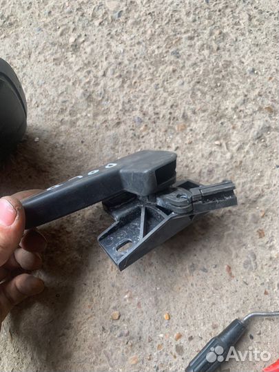 Volkswagen polo ручка открывания капота