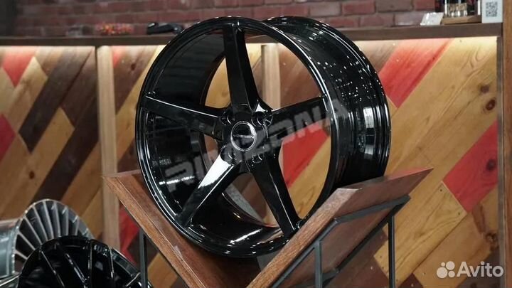 Литой диск в стиле vossen R18 5x114.3. Подборка