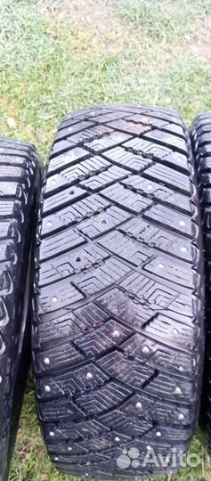 Goodyear Ultragrip Ice Arctic 215/60 R16
