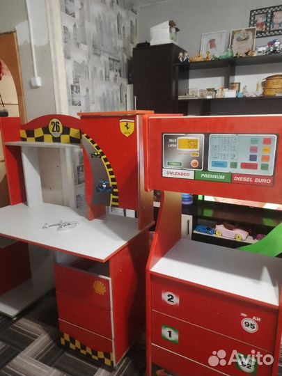 Детский стол с ящиками