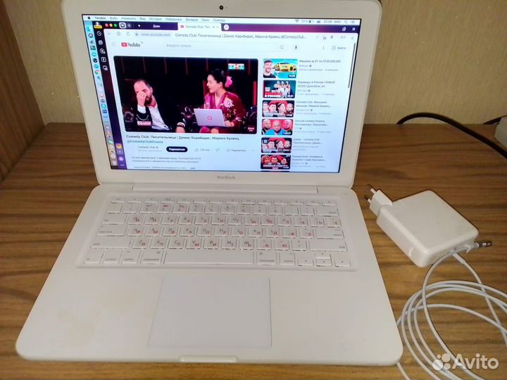 Apple MacBook A1342. 2010