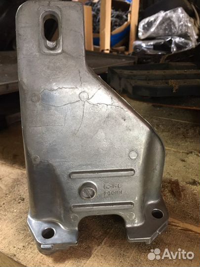 Крепление подушки двс Suzuki Grand Vitara