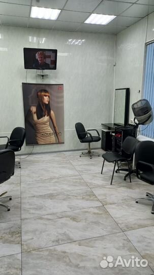 Требуются мастер маникюра и парикмахер