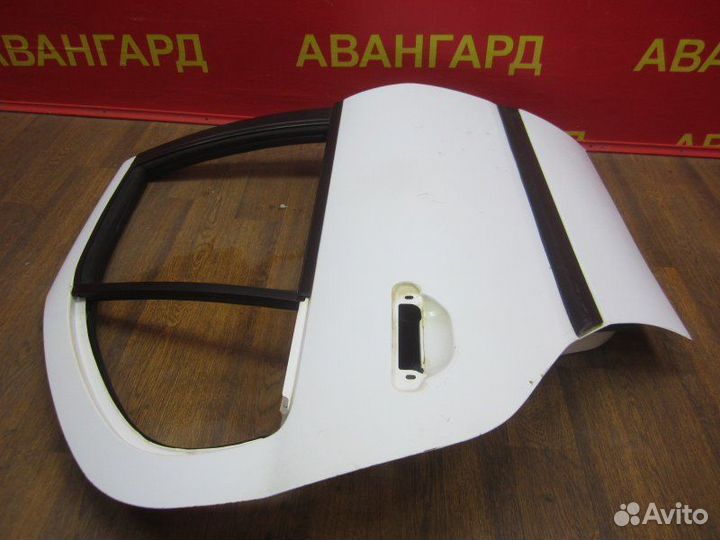 Дверь задняя правая Nissan Primera P10 1994