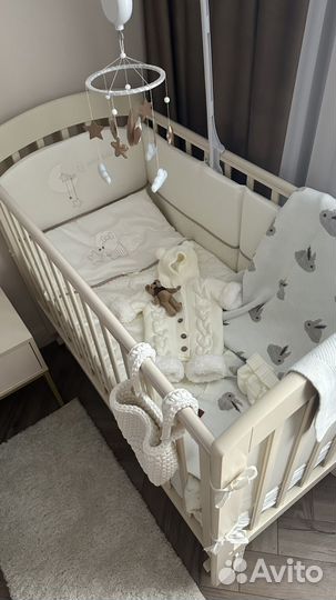 Кроватка, матрас, одеяло, подушка, белье