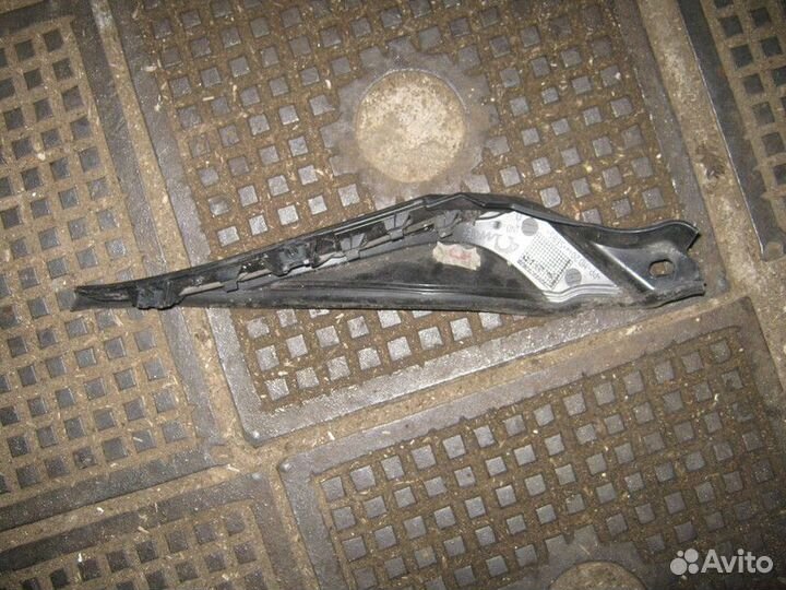 Накладка крыла переднего правого Renault Megane 3