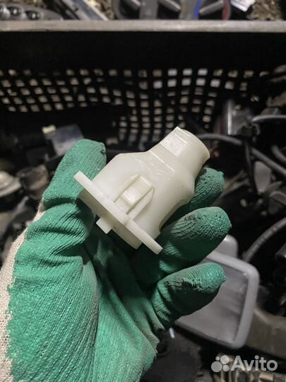 Крепление троса спидометра Hyundai Accent