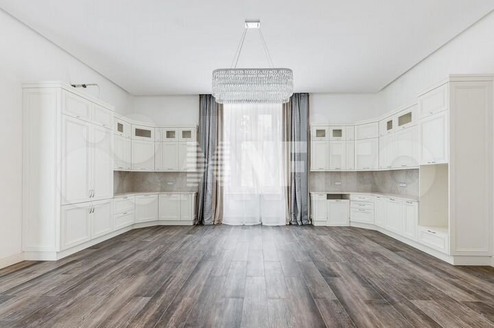 Дом 359,3 м² на участке 10,5 сот.