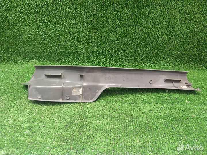 Накладка на порог (RH) Nissan Almera Classic B10