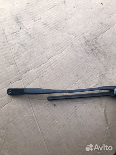 Поводок дворника левый Порше Кайен 958 (912)