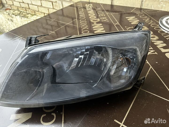 Фара передняя левая