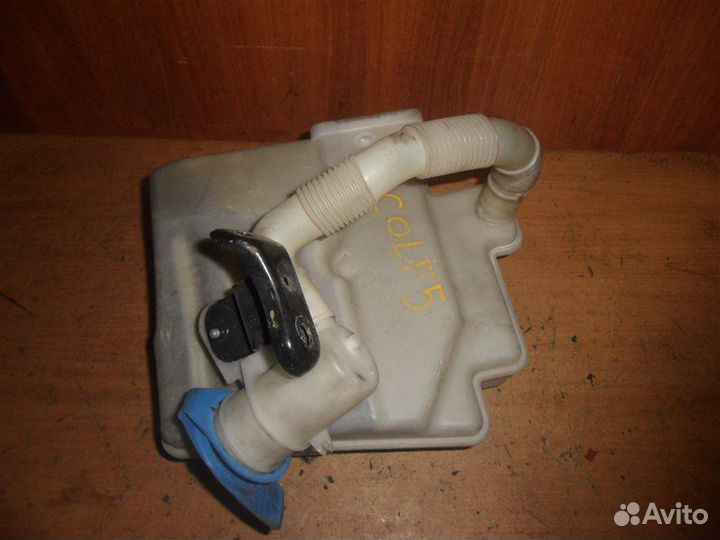 Бачок омывателя 1K0955453Q Volkswagen Golf 5 1K1