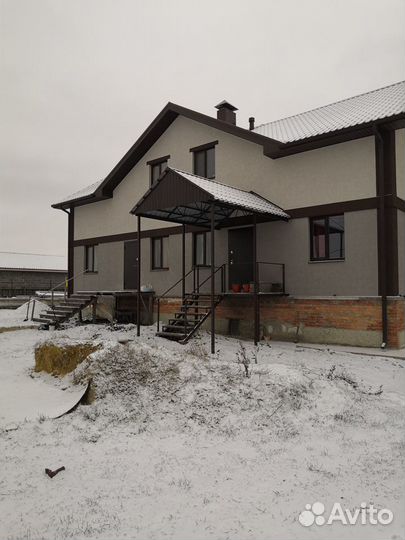 Козырёк над крыльцом