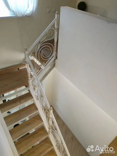 Кованые перила/перила на второй этаж