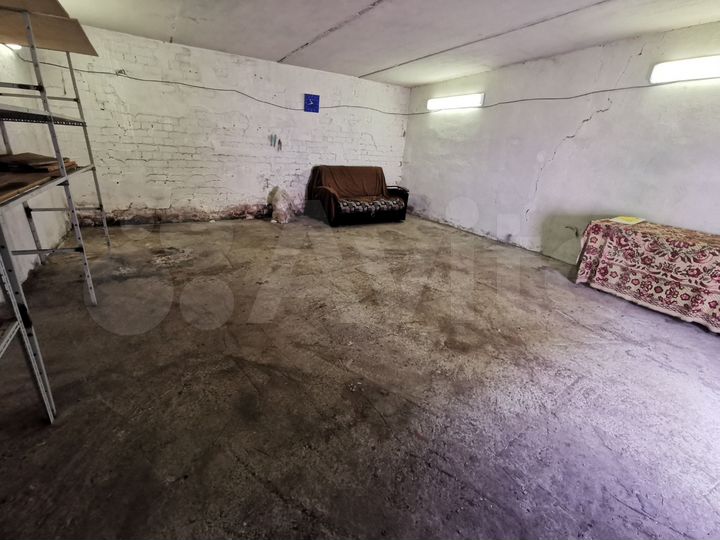 Гараж, > 30 м²