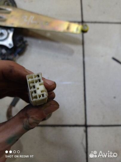 Стеклоподъемник задний левый Toyota Progres 2JZ-GE