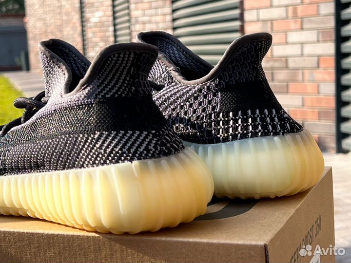 Кроссовки Adidas Yeezy Boost 350 v2 Carbon