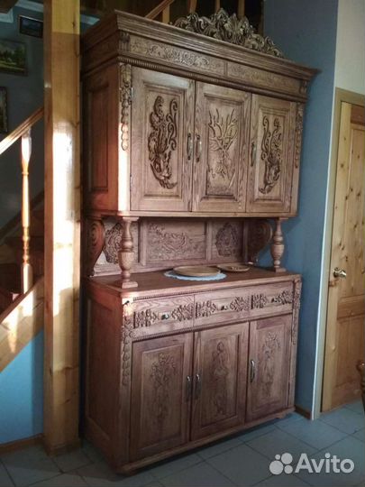 Буфет резной из массива дуба