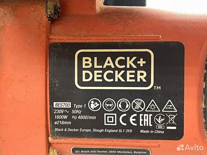 Торцовочная пила black+decker BES700-QS