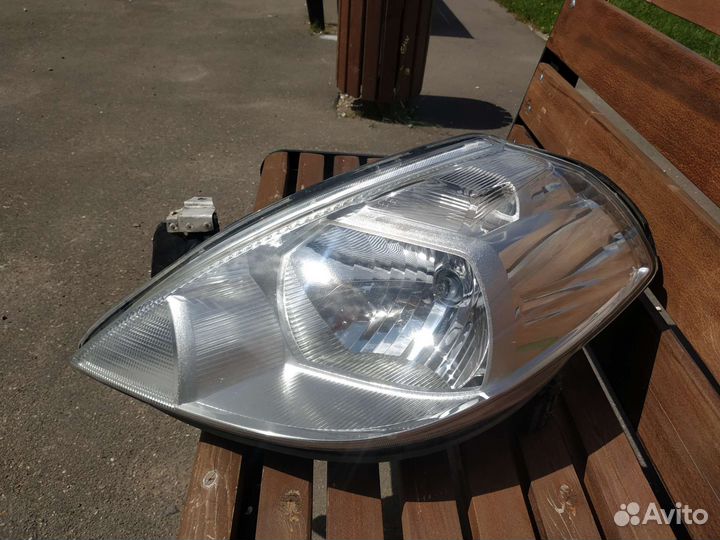 Nissan tiida фара левая