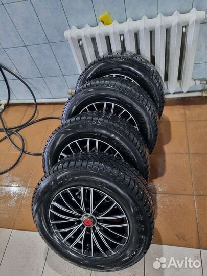 Комплект зимних шин