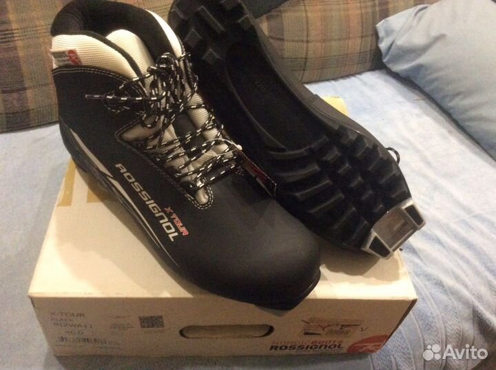 Ботинки лыжные, палки, лыжи и чехлы