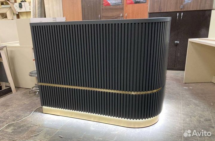 Ресепшн угловой рейки мдф эмаль черный с золотом