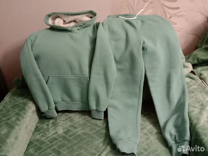 Спортивный костюм женский теплый с капюшоном