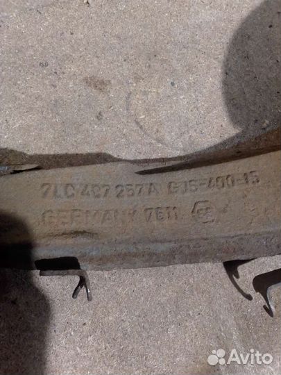 Поворотный кулак передний левый Audi Q7