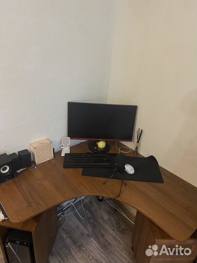 Компьютерный стол угловой