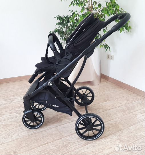 Коляска прогулочная Luxmom 740