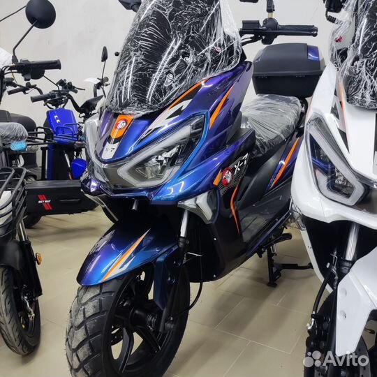 Макси скутер