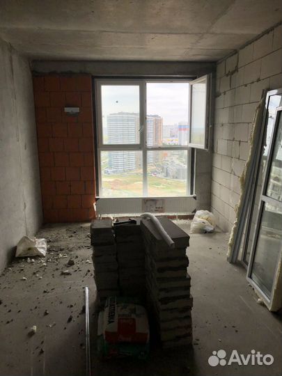 Стеклянная перегородка с дверью