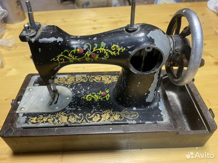 Швейная машинка маленькая
