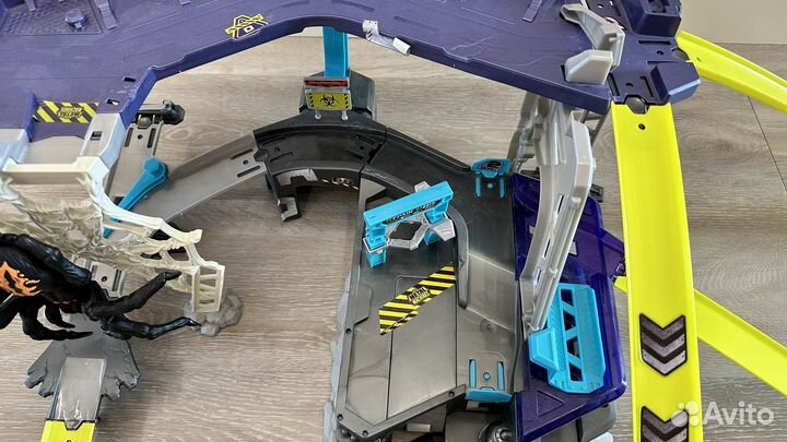 Трек для машинок Metal Machines Spider Strike