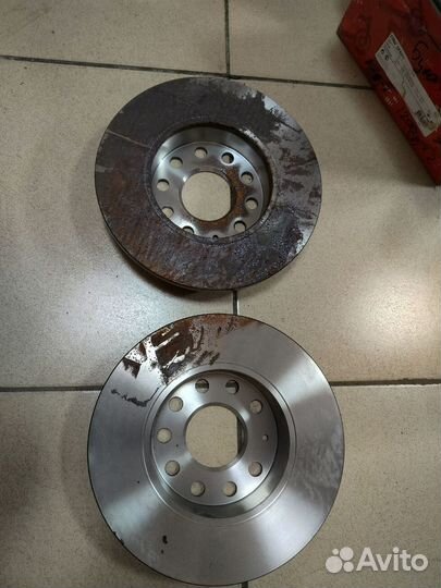 Диски тормозные задние VAG TRW DF4271